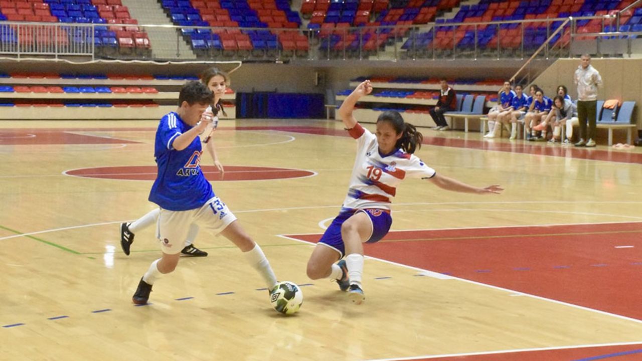 Karabük'te Futsal Okul Sporları müsabakaları başladı