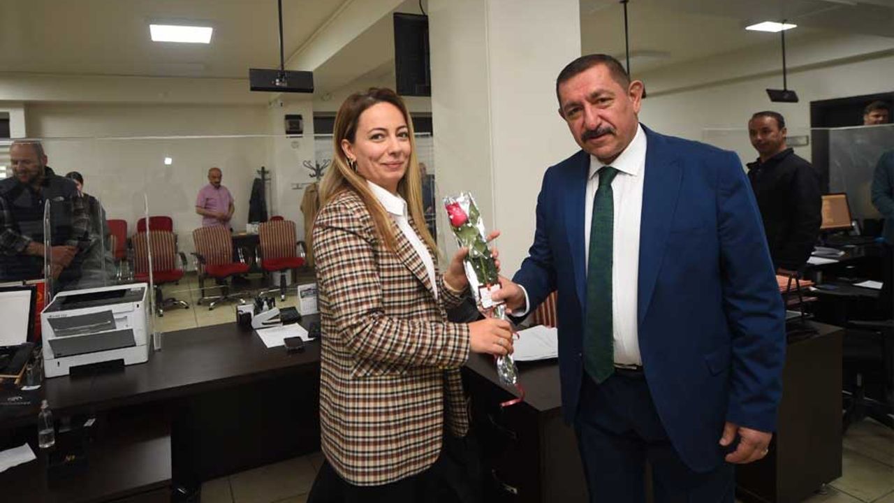 Başkan Vidinlioğlu, Belediye Personelinin Anneler Günü’nü Kutladı