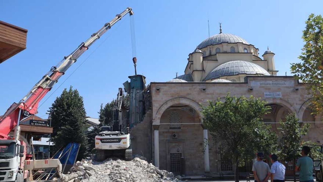 Cedidiye Cami minareleri yenileniyor