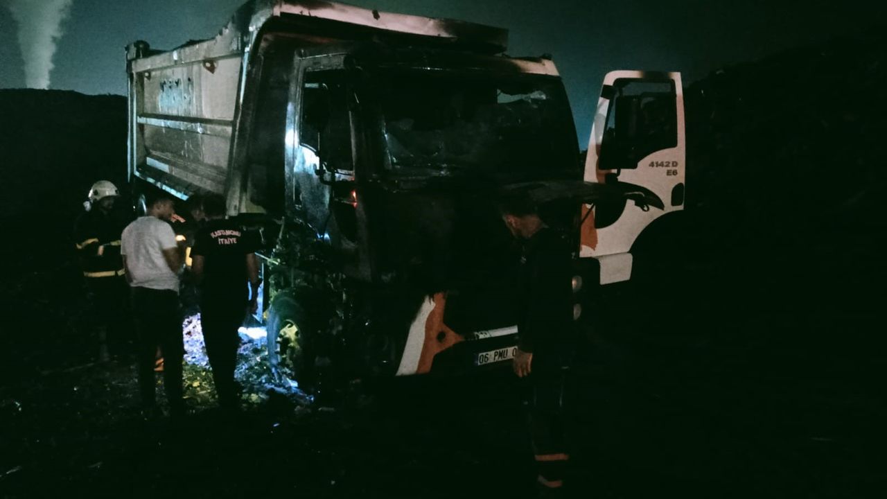 Alevlere teslim olan talaş yüklü kamyon yandı