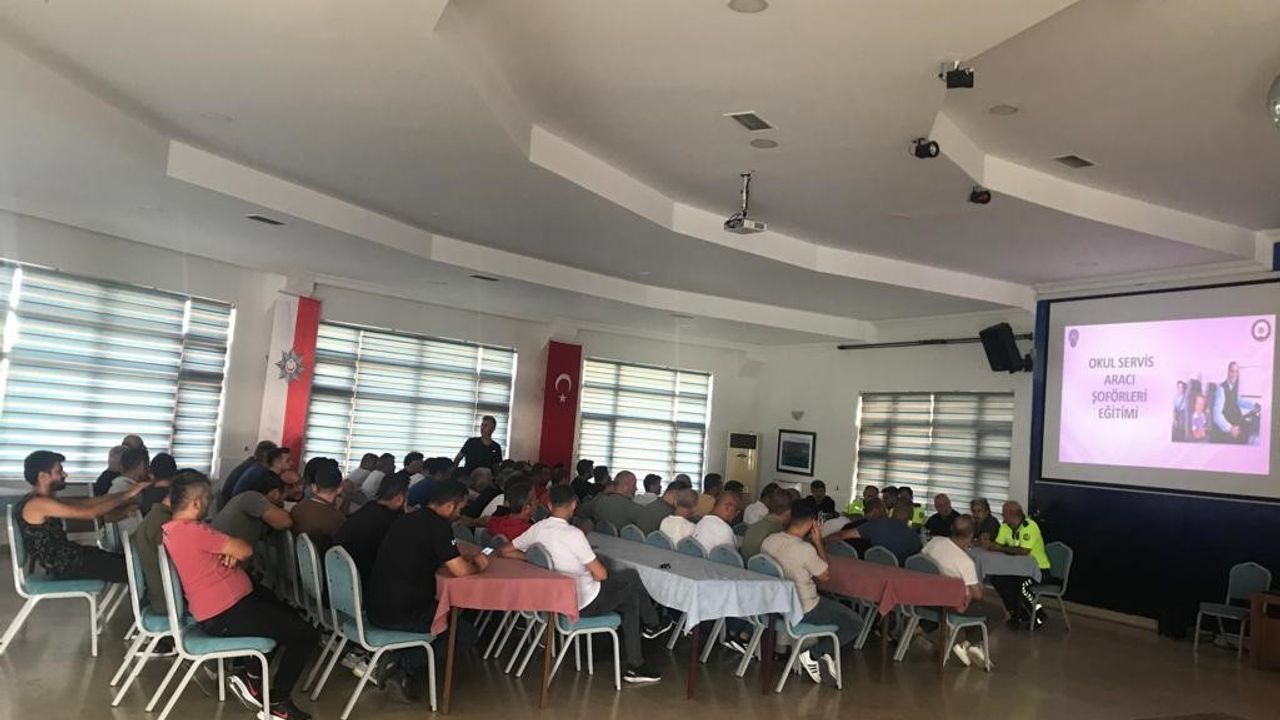 Zonguldak'ta okul servis araç sürücülerine bilgilendirme toplantısı