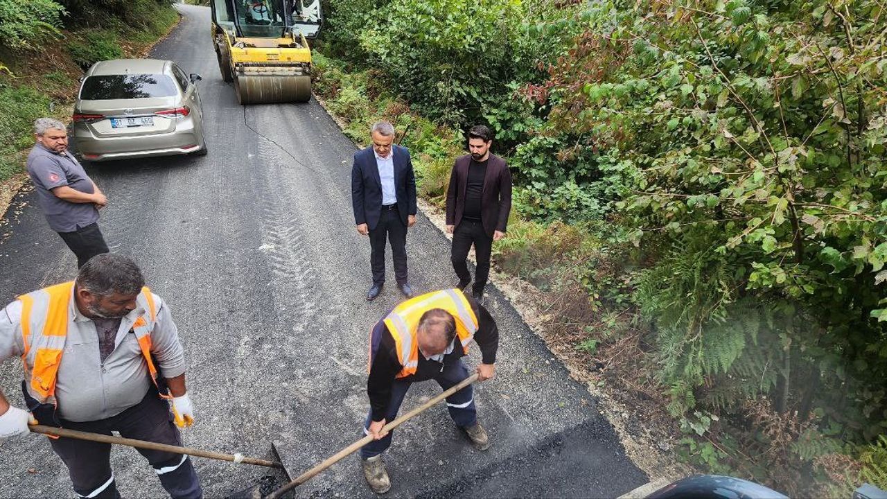 Köy yolları asfaltlama çalışmaları sürüyor