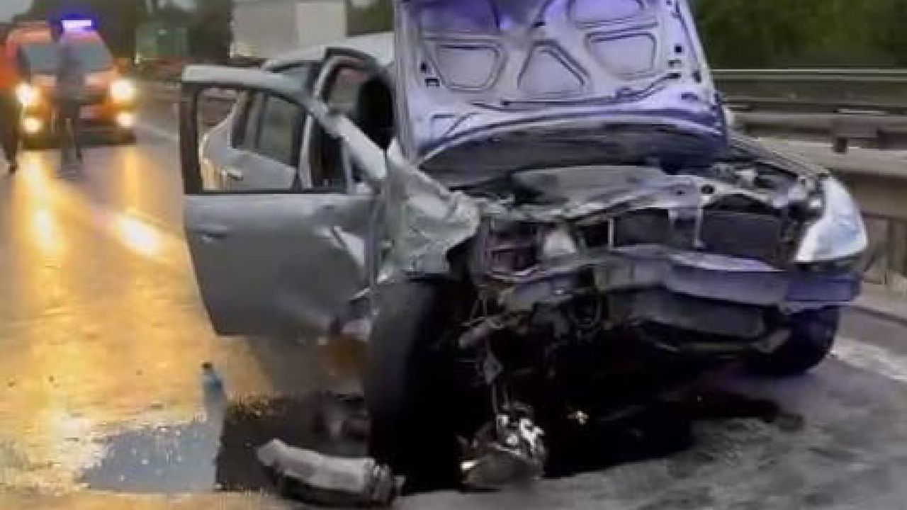 Anadolu Otoyolu’nda otomobil ile tır çarpıştı: 2 yaralı