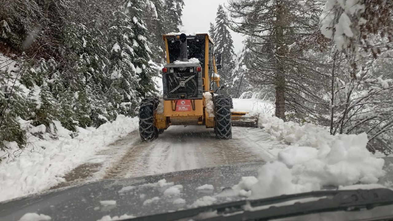 Kastamonu’da kar sebebiyle kapanan 45 köy yolunda çalışmalar sürüyor