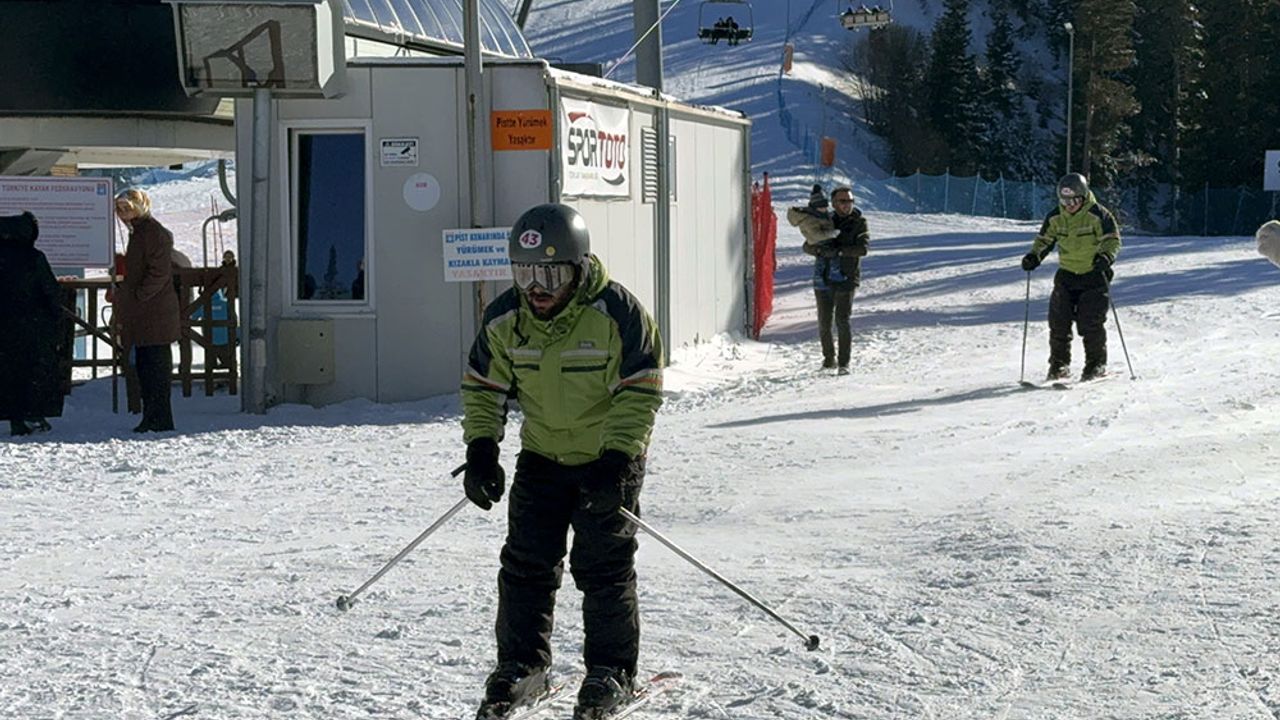 Ilgaz Dağı Kayak Merkezi'nde hafta sonu yoğunluğu yaşanıyor