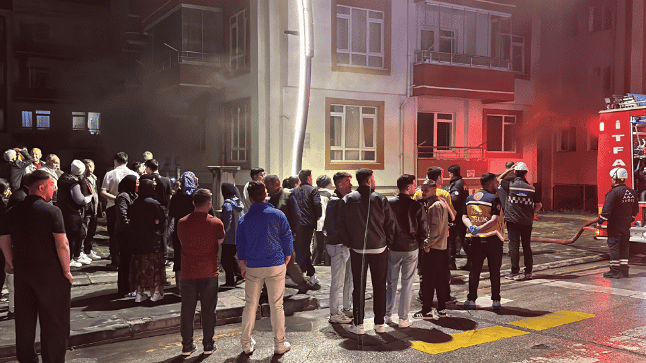Mahalleli sokağa döküldü, evin kedisi telef oldu