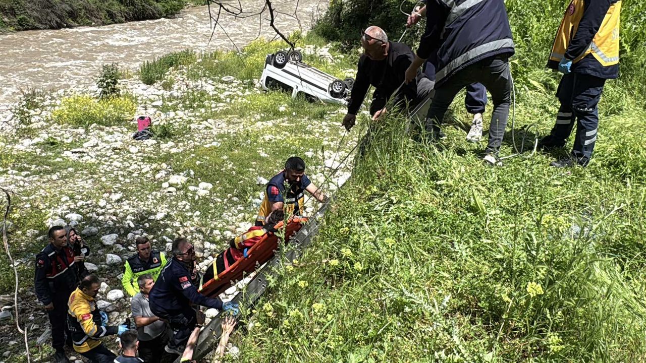 Bolu’da araç dereye uçtu: 3 yaralı