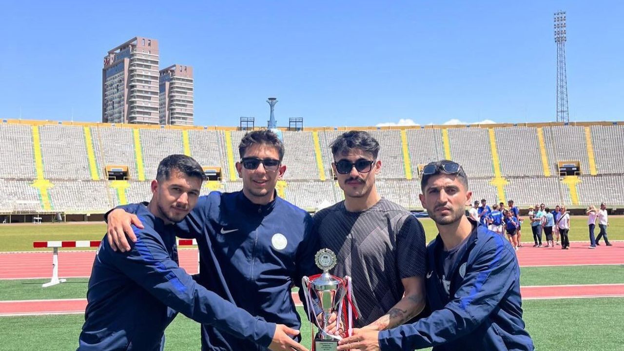 BAİBÜ’den İzmir çıkarması! Kürsüye damga vurdular