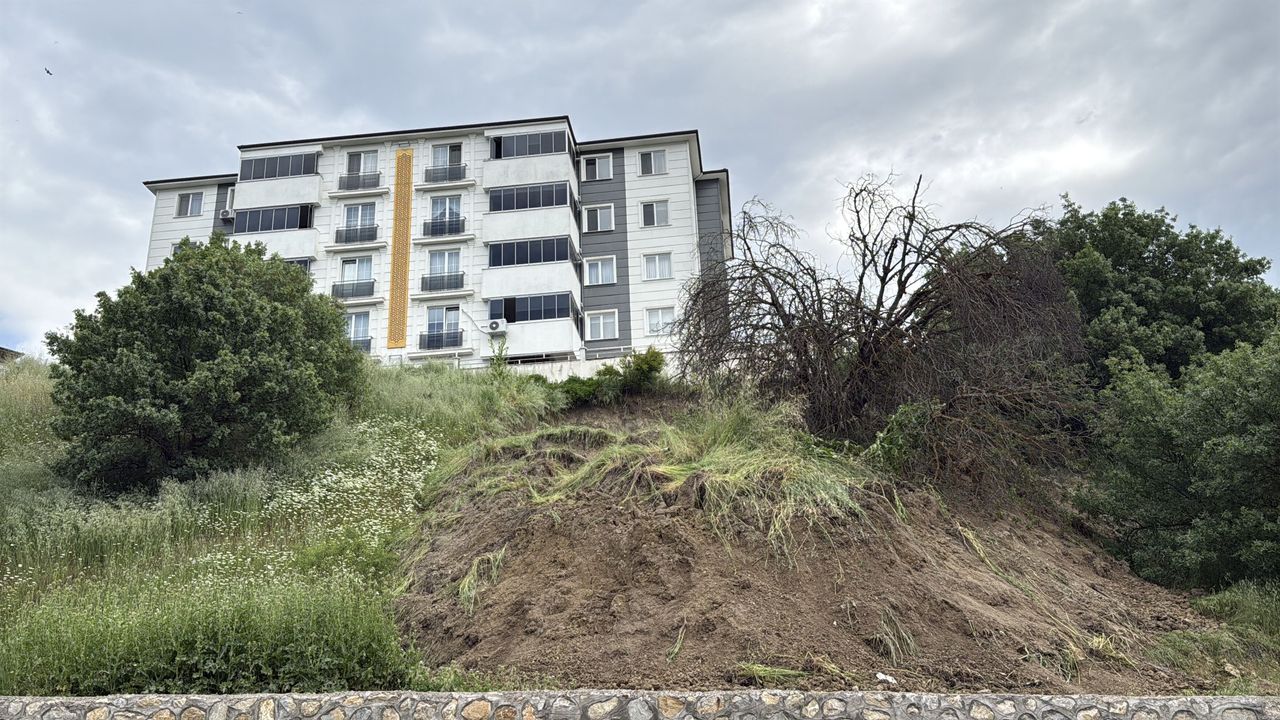 Karabük'te heyelan meydana geldi