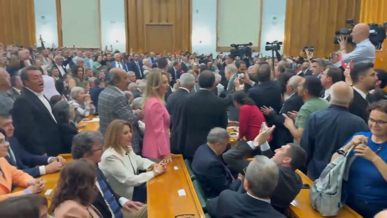 CHP'de kritik grup toplantısı başladı! Salonda 