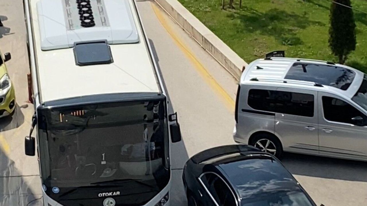 Bolu’da hatalı park trafiği kilitledi: Sürücüler isyan etti