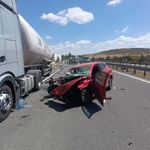 Bolu'da tankere çarpan otomobilin sürücüsü yaralandı