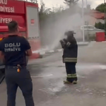 İtfaiye stajının sonu sulu şakayla bitti