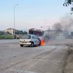 Otomobil yangını büyümeden söndürüldü