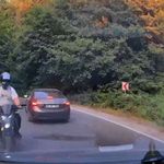 Bolu’da, virajı alamayan motosiklet, arabaya çarptı
