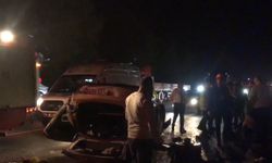 Sakarya'da yolcu otobüsüne çarpıp takla atan otomobilde biri ağır 4 kişi yaralandı