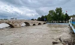 Taşköprü'de Tarihi Köprü Trafiğe Kapatıldı