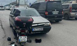 Ters Şeride Giren Otomobil Motosiklete Çarptı: 1 Yaralı