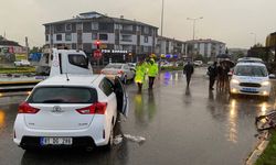 Düzce'de iki otomobil çarpıştı 3 kişi yaralandı