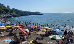 Bayramda Kapuz Plajı Ziyaretçi Akınına Uğradı