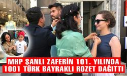 MHP, 30 Ağustos Zaferi'nin yıl dönümünde 1001 Türk bayraklı rozet dağıttı