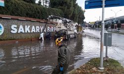 Sakarya Büyükşehir belediyesi yağış mesaisini aralıksız sürdürüyor