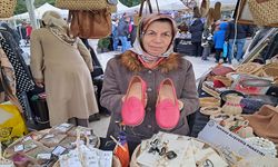 Sakarya'da kadın girişimciler el emeği ürünlerini fuarda satarak gelir kazanıyor