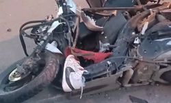 Motosikletli gencin hayatını kaybettiği kaza anı kamerada