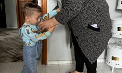 Bacağı ampute edilen 3 yaşındaki Umut, ilk adımlarını protez bacakla attı