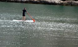 Sörf yapan şahıs, sahil güvenlik ekiplerini alarma geçirdi