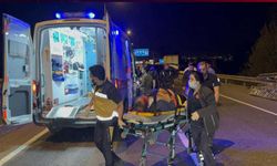 Anadolu Otoyolu'nda sahne sistemleri taşıyan pikapa otomobil çarptı: 2 yaralı