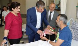 Vali Yavuz'dan hastalara ve huzurevindeki yaşlılara bayram ziyareti
