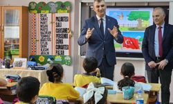Öğrenciler yerel yönetimleri belediye başkanından öğrendi