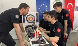 Kocaeli'de meslek lisesi öğrencileri, uluslararası robot yarışmalarında zirveyi bırakmıyor