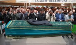 Ablasını kaçırdığı kuzeni tarafından öldürülen gencin tabutunun üzerine damatlığı konuldu