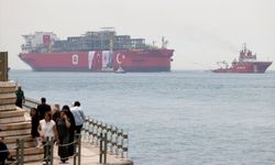 İSTANBUL - Türkiye'nin ilk Yüzer Üretim Tesisi Osman Gazi Gemisi, İstanbul Boğazı'nda