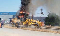 Belediyenin greyderi alev topuna döndü