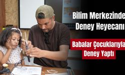 Bilim merkezinde babalar çocukları deney yaptı