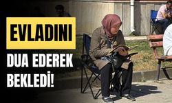 Sınava giren çocuğunu, dua ederek bekledi