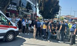 Otomobil ile polis motosikletinin karıştığı kazada, 2 polis yaralandı