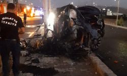 Tesla marka araç alev aldı: 2 hemşire yanarak can verdi