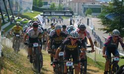 Sakarya'da nefes kesen şampiyona: Genç pedallar zirve için yarıştı