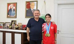 Başkan Koloğlu şampiyonunu ağırladı