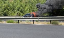Anadolu Otoyolu'nda yangın çıkan araç kullanılamaz hale geldi