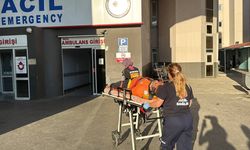 Kocaeli'de devrilen forkliftin altında kalan sürücü yaralandı