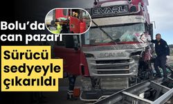 Bolu’da can pazarı sürücü sedyeyle çıkarıldı