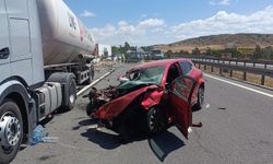 Bolu'da tankere çarpan otomobilin sürücüsü yaralandı