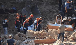İnşaat kazısında göçük altında kalan kepçe operatörü hayatını kaybetti