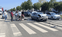 Işıklı kavşakta feci kaza