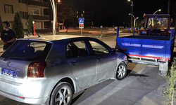 Kontrolden çıkan otomobil römorka çarptı